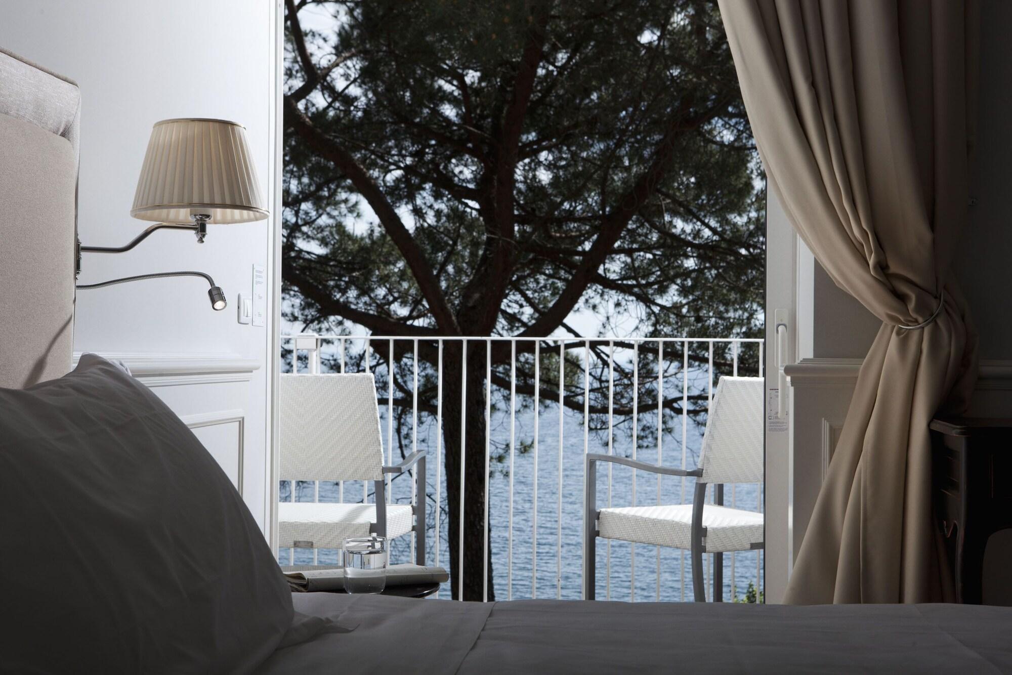 Hotel Riviera & Maximilian'S Trieste Exterior photo