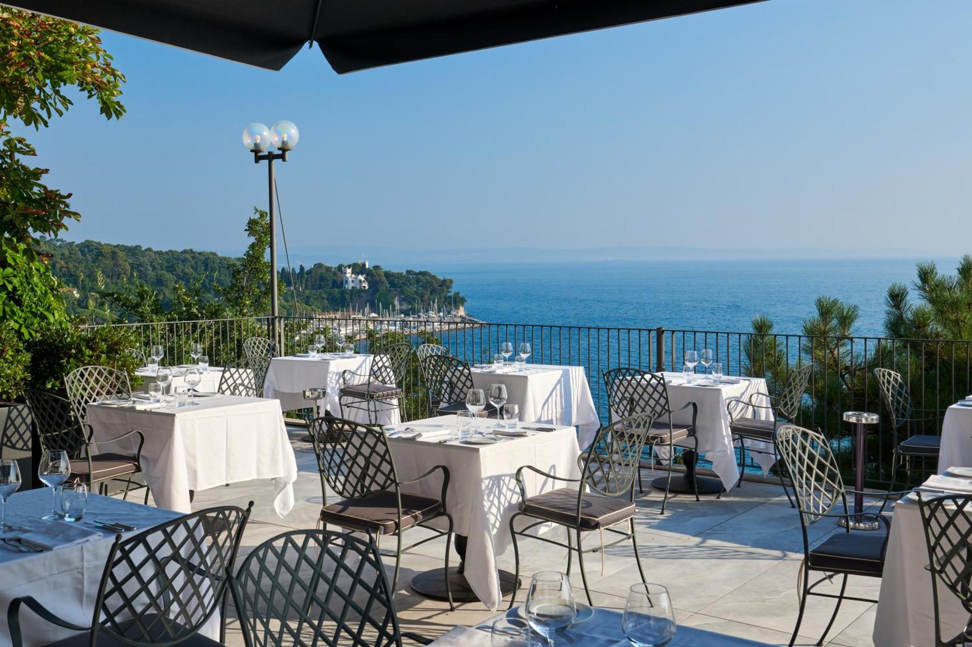 Hotel Riviera & Maximilian'S Trieste Exterior photo